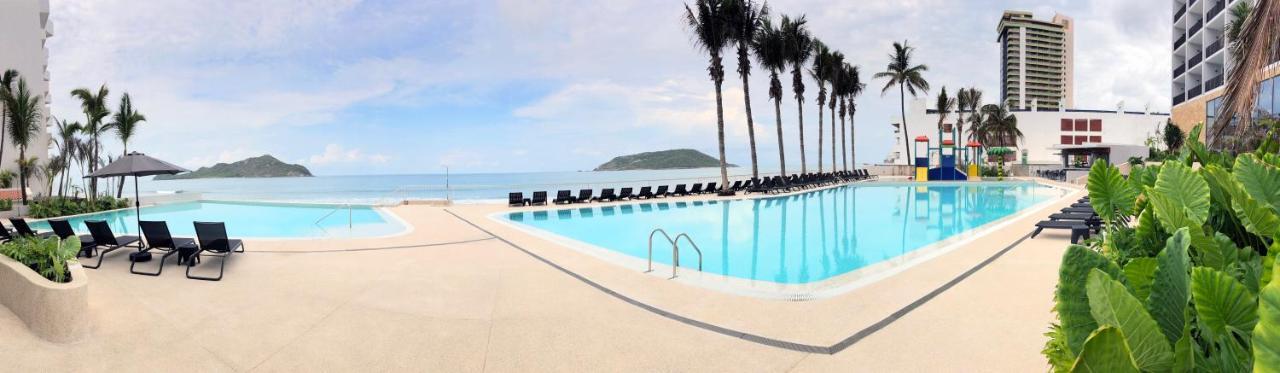 Viaggio Resort Mazatlán Εξωτερικό φωτογραφία The swimming pool at the resort